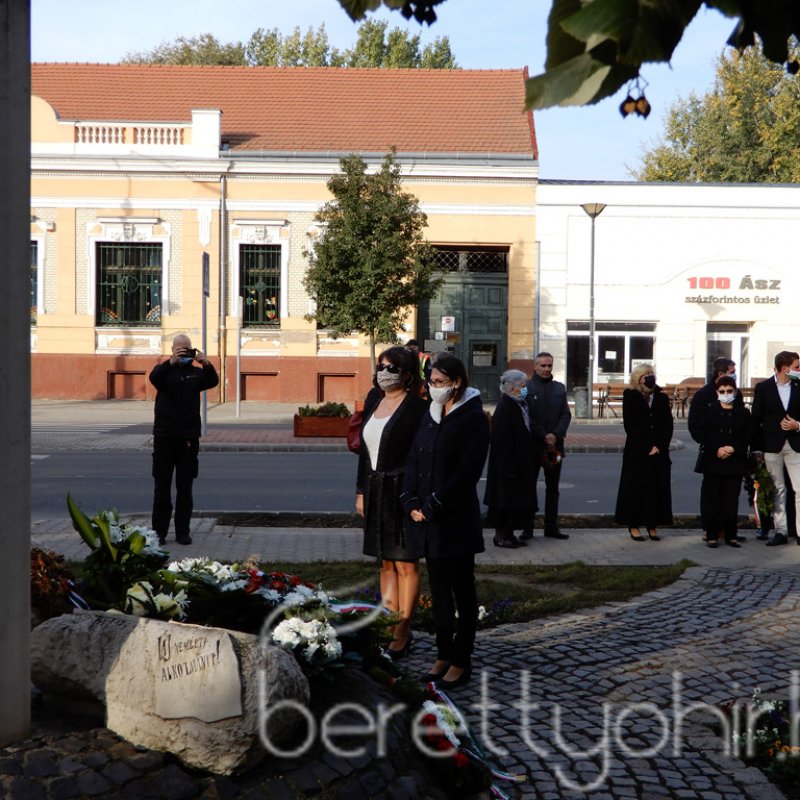 Az '56-os forradalomra emlékeztünk 35